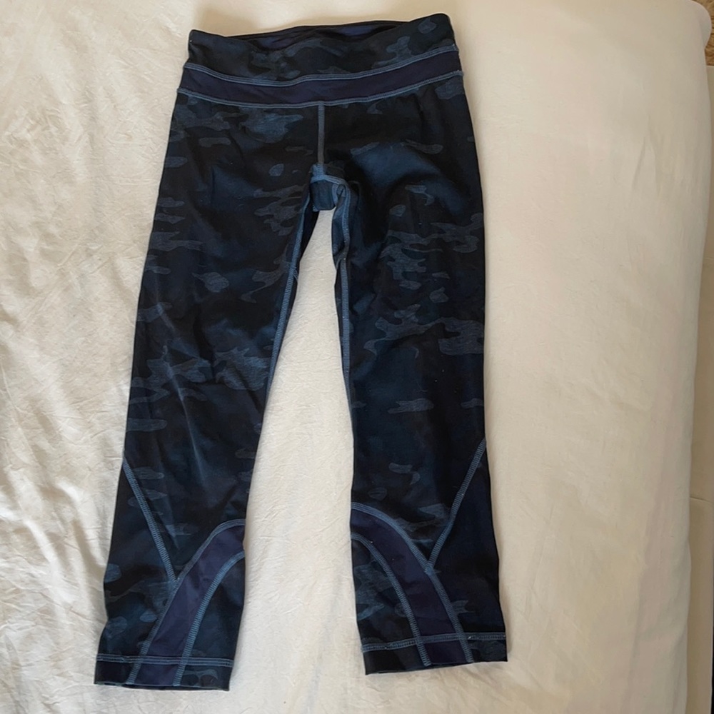 Crop camo leggings